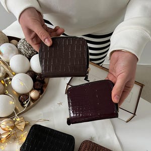 Einzigartige Damen Geldbörse, Handgefertigte Geldbörse aus Leder mit Krokodileffekt, Mini Geldbörse als Frauengeschenk, Handgefertigte Geldbörse mit Münzfach und Reißverschluss