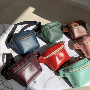 Sacs à bandoulière pour femme, Petit sac à bandoulière en cuir avec gravure au laser, Sac banane en cuir pour femme, Sac banane en cuir, Sac banane pour femme