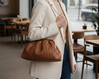 Vintage Kiss Lock Clutch Bag, Leather Purse with Chain, Elegant Retro Handbag for Women