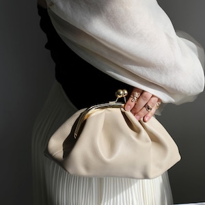 Ivory Leather Kiss Lock Clutch Bag, Soft Frame Purse, Elegant Evening Handbag, Vintage Wedding Guest Bag, Quiet Luxury Accessory