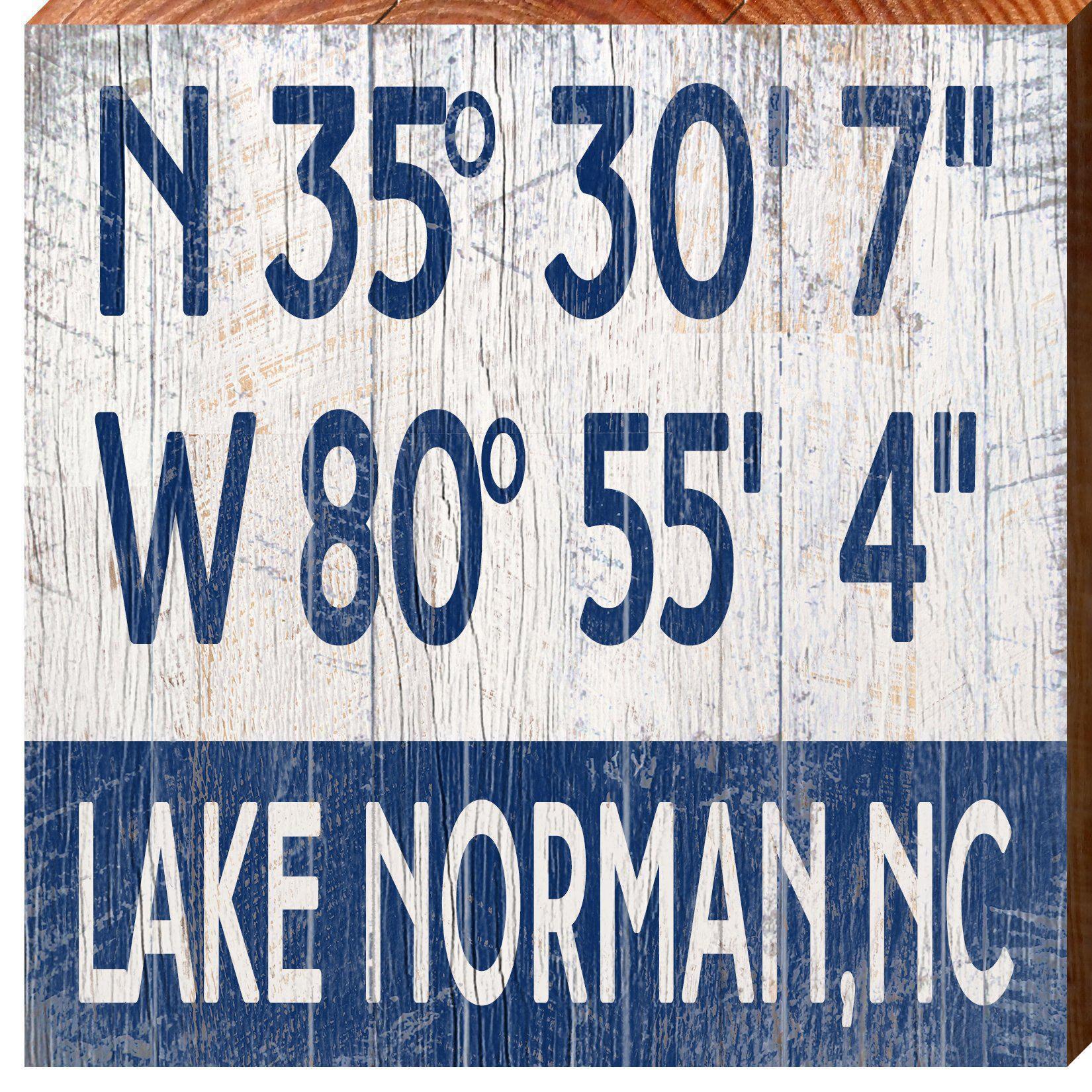 ノースカロライナ州ノーマン湖の緯度経度の木製看板 | 本物の木にプリントしたウォールアート