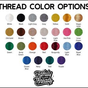 Puede incluir: Una tabla de opciones de colores de hilo para bordar. La tabla muestra 24 colores diferentes de hilo, incluyendo blanco, negro, gris claro, gris, amarillo, oro, oro Vegas, oro viejo, marr&oacute;n, beige, marfil, rosa claro, rosa intenso, verde lima, verde, verde militar, naranja, rojo, burdeos, azul claro, azul real, azul oc&eacute;ano, azul marino, turquesa y morado.