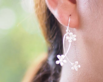 3 flowers Earrings Dainty Earrings Bridesmaid Gift Wedding jewelry, Gift for her / DA01
