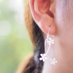 3 flowers Earrings Dainty Earrings Bridesmaid Gift Wedding jewelry, Gift for her / DA01