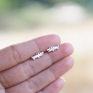 Graziosi orecchini a forma di coccodrillo, orecchini a forma di alligatore, gioielli a forma di lucertola, orecchini per bambini, idea regalo / KS.TA