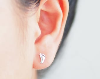 Sterling silver Foot stud Earrings, Feet Earrings, Minimalist jewelry / Q244P