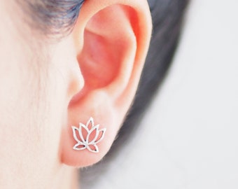 Pendientes de loto de plata de ley, pendientes de flor de loto, regalo de yoga, joyería para amantes del yoga / Q123