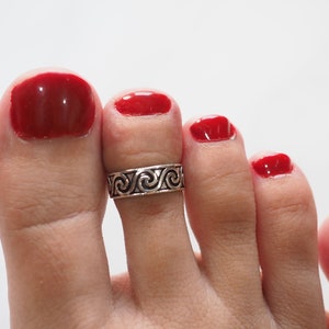 スターリングシルバーの調節可能なトゥリング、オーシャンウェーブデザイン