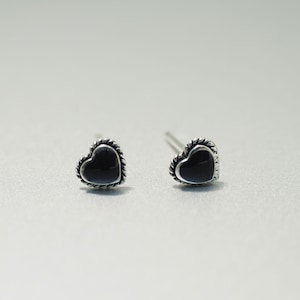 Brincos de coração preto, brincos de coração boho, brincos minimalistas, presente para namorada / Q301