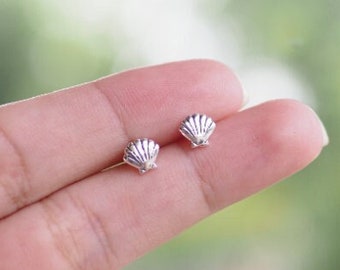 Tiny Shell Stud Earrings, Sea Beach Earrings, Tiny stud earrings, Gift for her / Q193