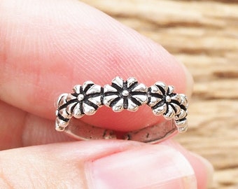 Daisy Toe ring, Sterling silver Toe ring, Woman toe ring, Flower toe ring / TO39