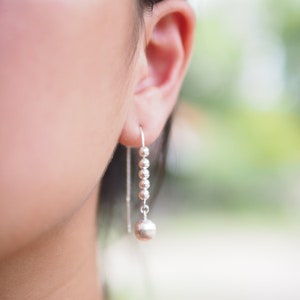 Örhängen med kulformade stift, pendelörhängen, örhängen med kulkedjor, minimalistiska smycken, present till henne / CTD45