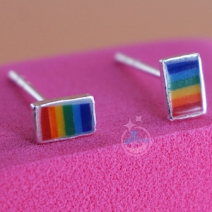 長方形レインボーゲイプライドスタッドピアス - LGBTQ+ジュエリー - ゲイプライドピアス - 幾何学模様のカラフルピアス /Q41