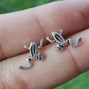 A Pair of Sterling Silver Cute Frog Earrings, Frog Stud Earrings, Animal Earrings, Frog Shape earrings, Gift for her/ PK42P