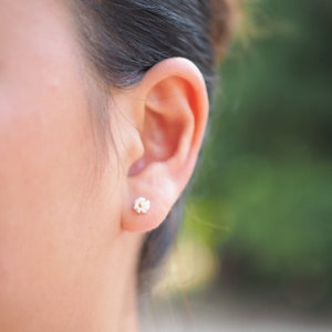 Delicate Flower Stud Oorbellen, Pikul Flower Oorbellen, Cadeau voor haar / KS.TA