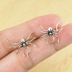 Spider Stud Earrings, Spooky Halloween Jewelry Animal Earrings Spider jewelry Gift idea / BD111