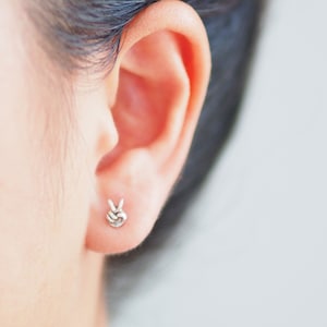 Peace and love Victory sign earrings Peace Hands Sign  Minimalist jewelry / PK20
