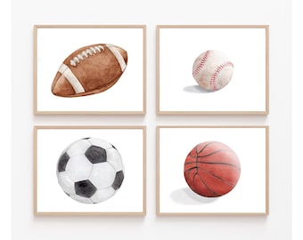 Conjunto de 4 gravuras em aquarela com tema esportivo: beisebol, futebol americano, futebol, basquete, para decoração de quarto infantil (download digital).