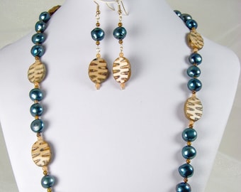 Art Deco - in handcrafted Art Glass and spruce Pearls
