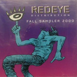 Peut inclure: Une pochette de CD violette et bleue avec le texte "REDEYE DISTRIBUTION FALL SAMPLER 2000". Un œil stylisé avec des cils se trouve dans le coin supérieur gauche. Un personnage de dessin animé bleu saute en l'air, le bras levé.
