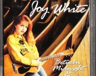 Joy White / Entre medianoche e hindsight [Audio Cassette]