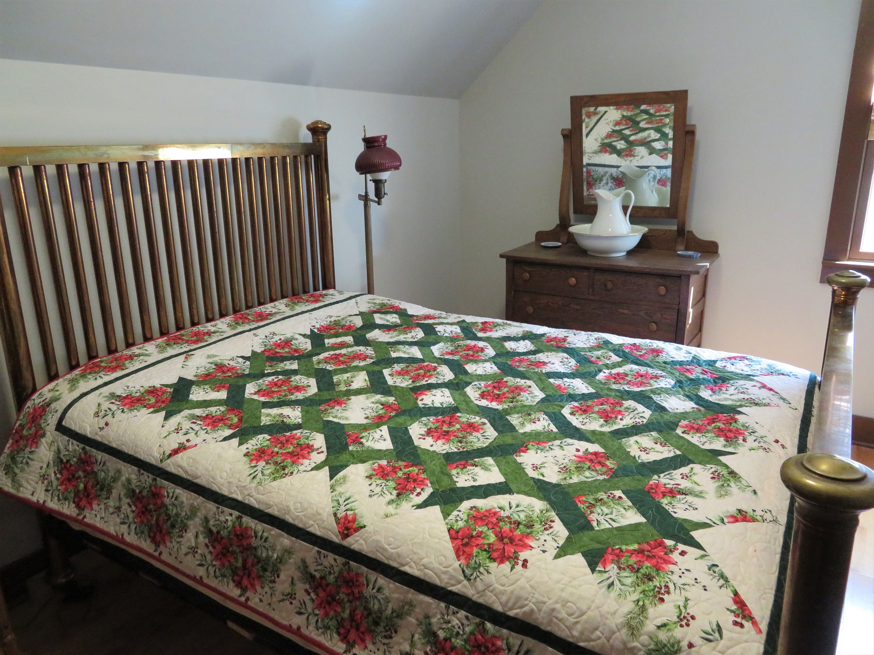 bulk buying Poinsettias and Evergreen Sprig on Trellis Quilt edrid.ru