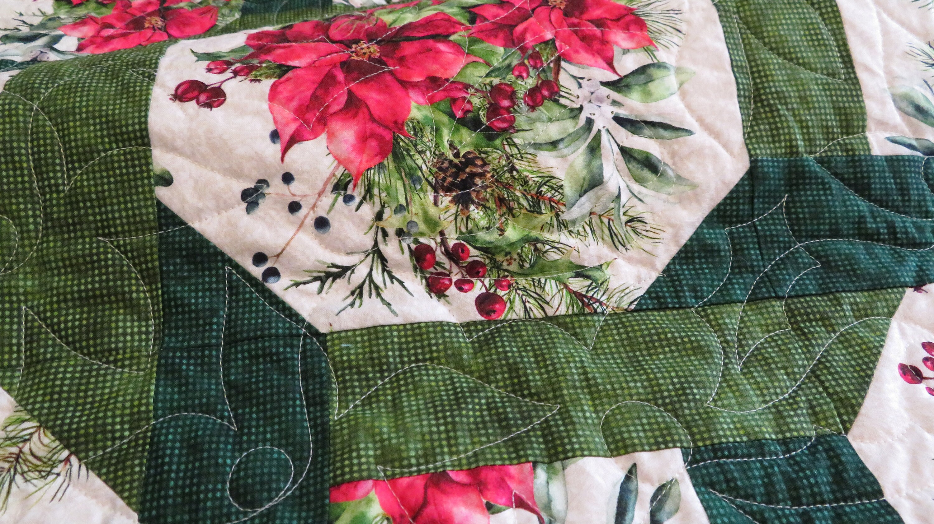bulk buying Poinsettias and Evergreen Sprig on Trellis Quilt edrid.ru