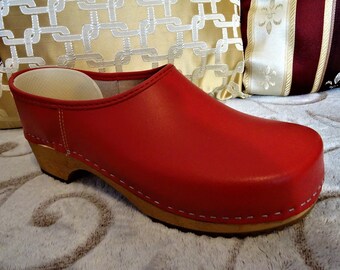 Danish Design Clogs rot mit schwarzer Sohle Danish Design Clogs rot mit schwarzer Sohle