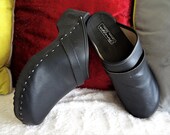 Black Swedish clogs classic style wood clogs handmade mules low heel shoes scandinavian style unisex Finezja)