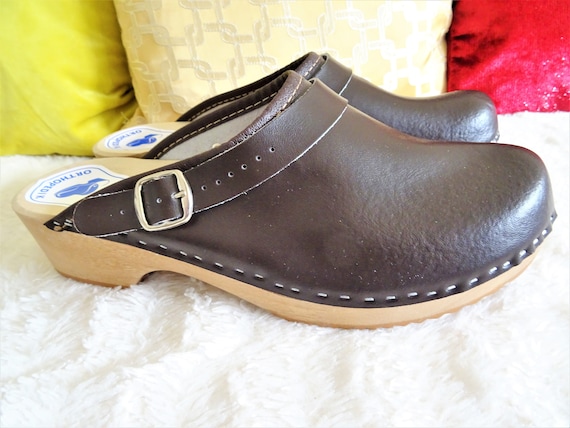 Beige on a black sole or Chocolate/Natur Wooden Clogs Sizes Unisex Swedish style Beige on a black sole or Chocolate/Natur Wooden Clogs Sizes Unisex Swedish style