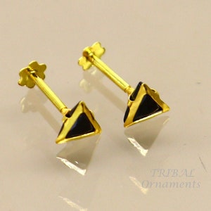 4mm 18kt yellow gold handmade single stone Triangle shape stud earring cartilage earring customized unisex screw back stud jewelry er150