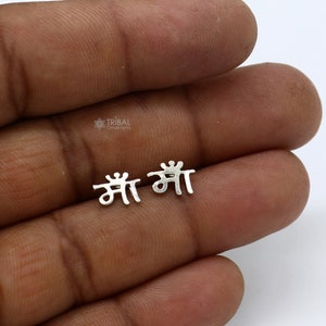 "925 Sterling Silber handgemachte Buchstabe ""MAA"" Mutter Brief Bolzen Ohrring Massiv Silber unisex kulturelle Ohrschmuck s1310."