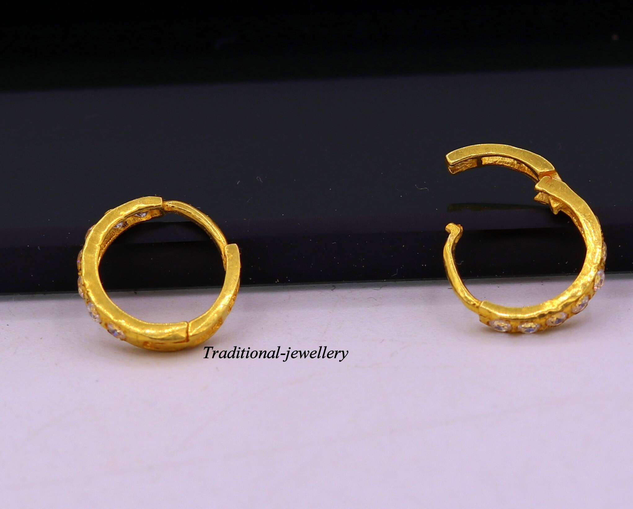 18kt Yellow Gold With Fabulous Cubic Zircon Stone Handmade