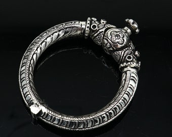 ヴィンテージアクリルガラスのオシャレなバングル