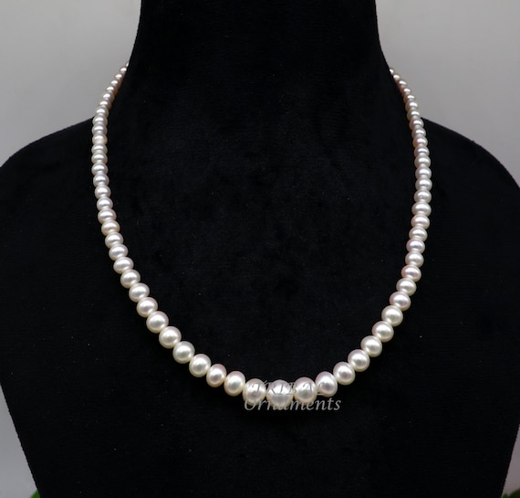 Collana lunga e brillante con perline - Italia Collana lunga e brillante con perline - Italia