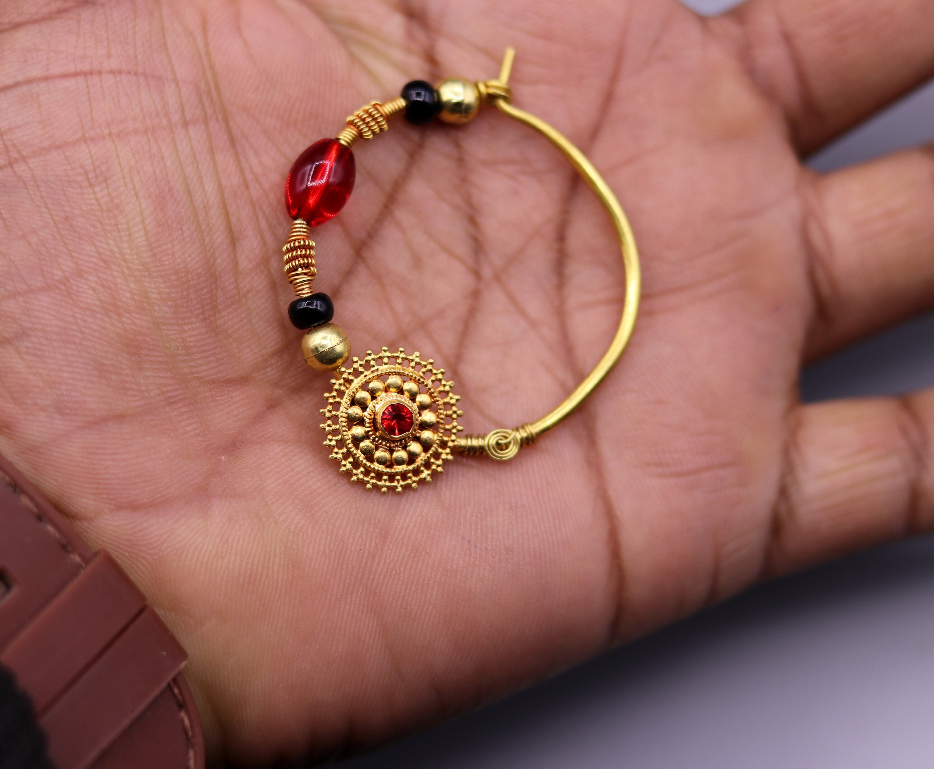 Vintage handmade 20kt yellow gold fabulous queen jodha nath nose