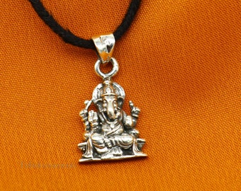 Divine lord Ganesha blessing pendant, excellent vintage designer 925 sterling silver handmade jewelry from india ssp968