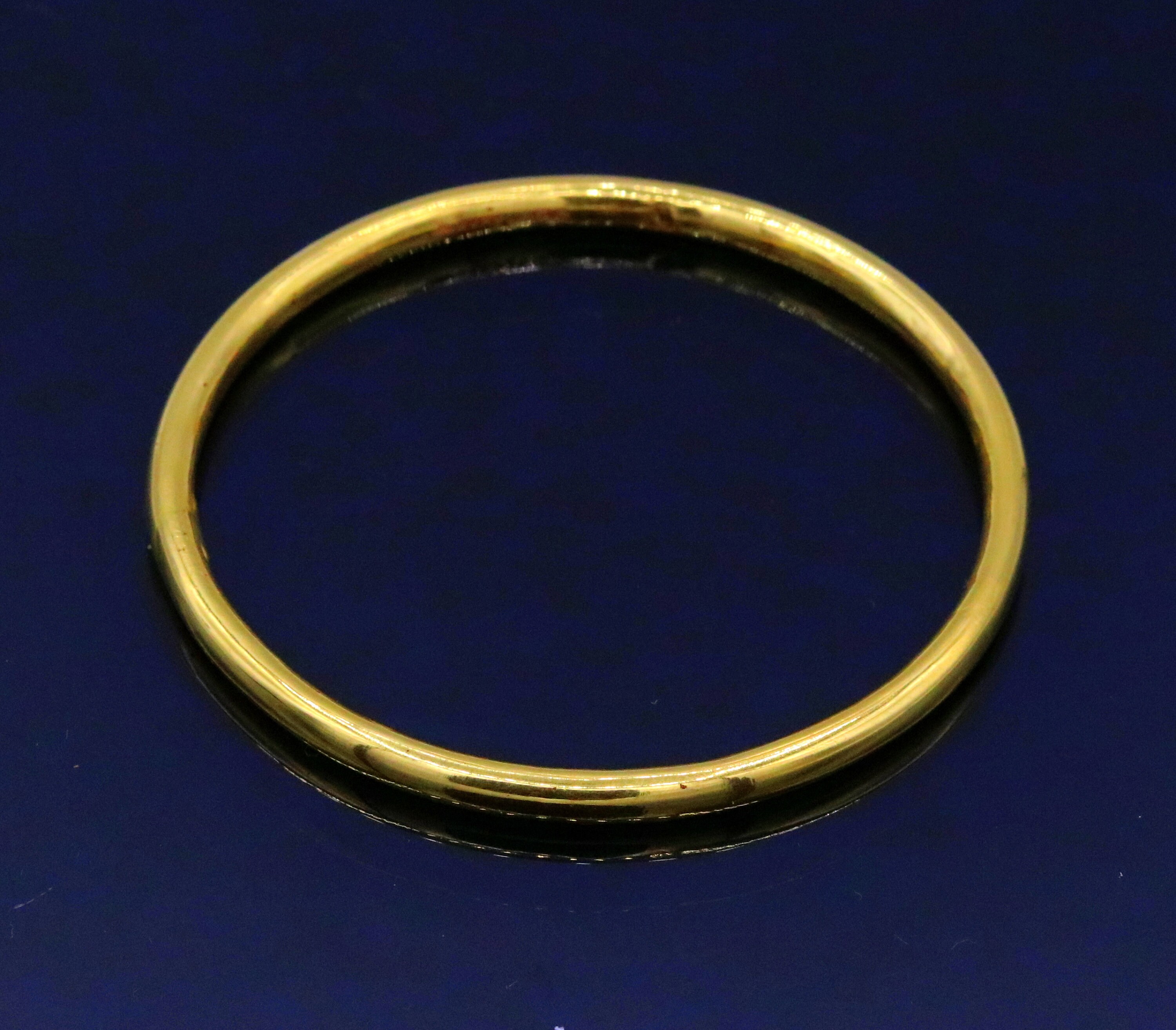 22k Yellow Gold Handmade Fabulous Plain Round Bangle 22k Yellow Gold Handmade Fabulous Plain Round Bangle