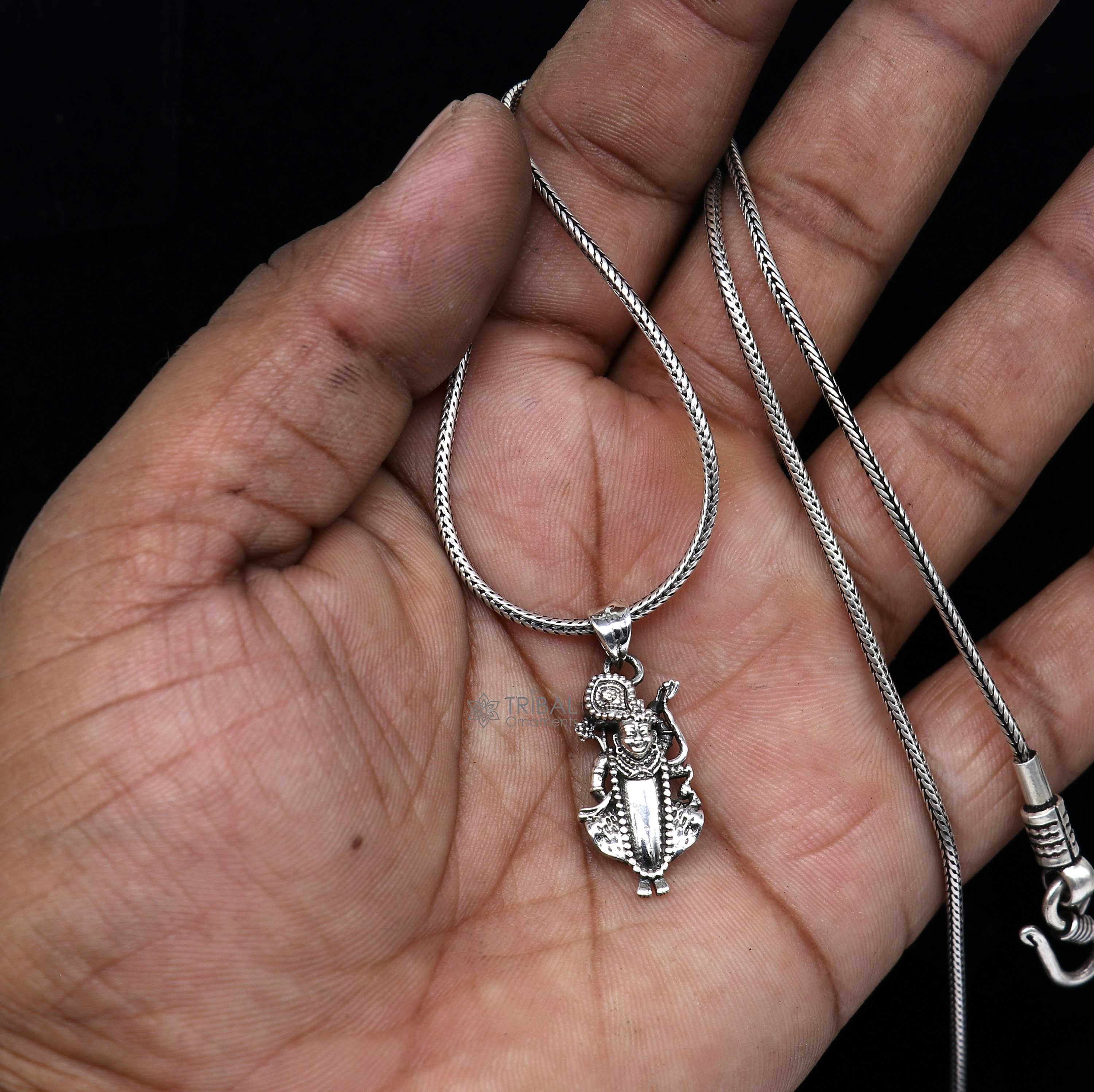 クリシュナ神ゴバーダン 925 スターリングシルバーの小さなペンダント