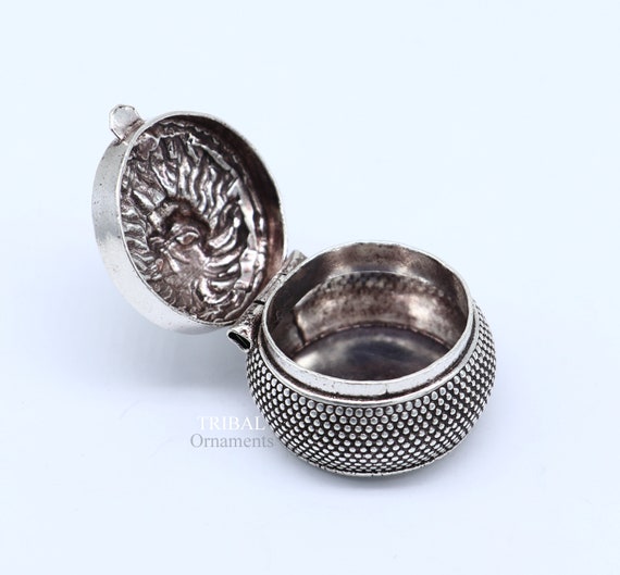 Vintage Lion Design Sterling Silver Handmade Trinket Box