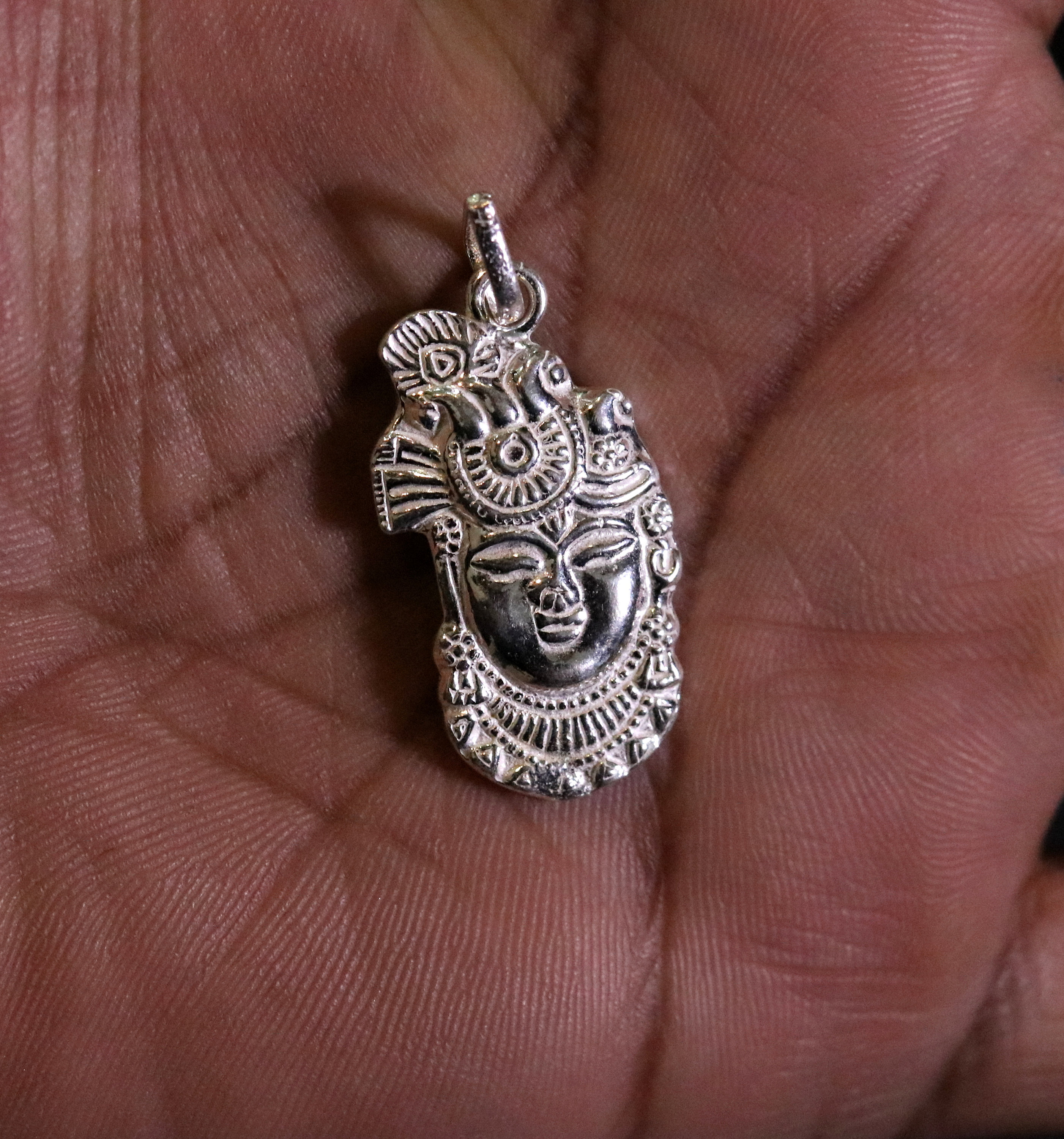 インドのラジャスタン州産の純銀製ハンドメイドのインドのアイドル