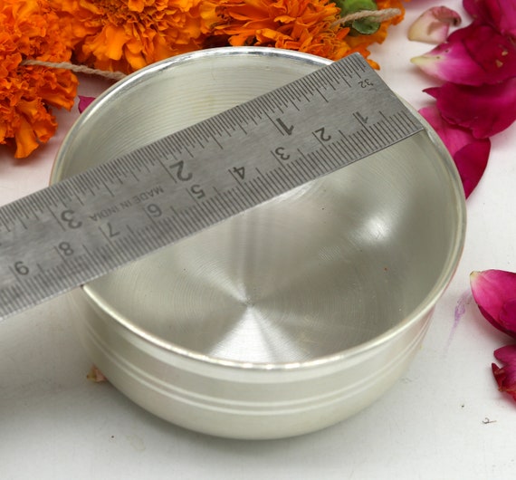 幅8cm、999純銀製ハンドメイドの純銀ボウル。銀には抗菌作用があり