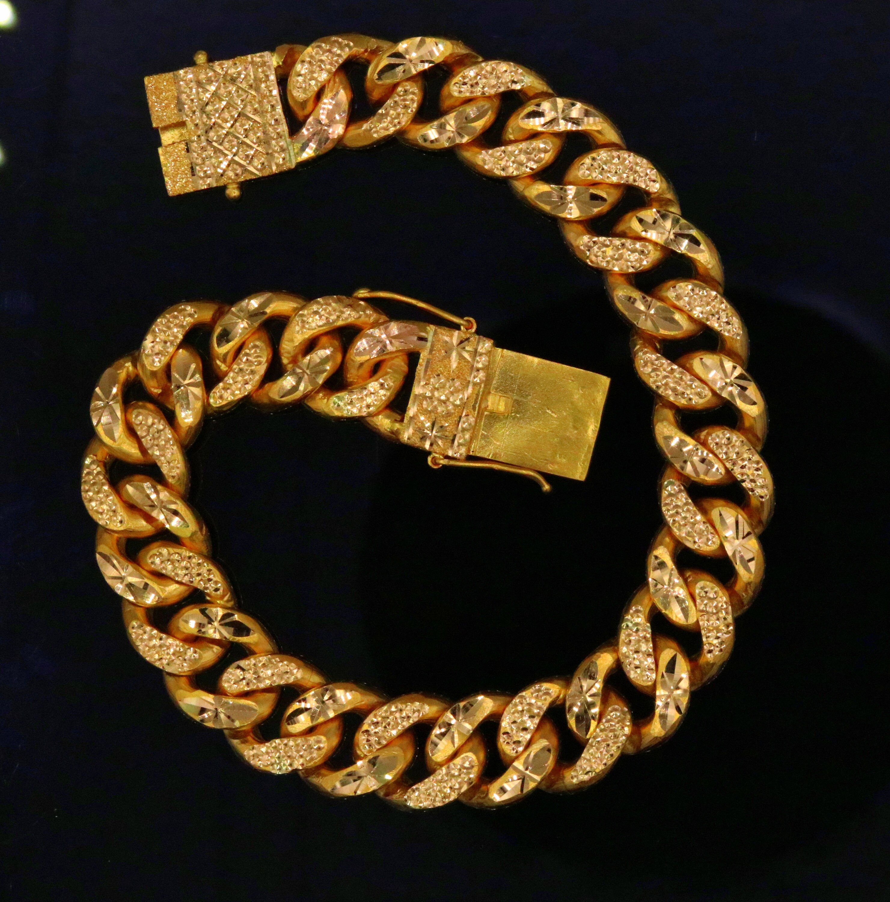 22k Yellow Gold Solid Link Chain Bracelet With Fabulous 22k Yellow Gold Solid Link Chain Bracelet With Fabulous