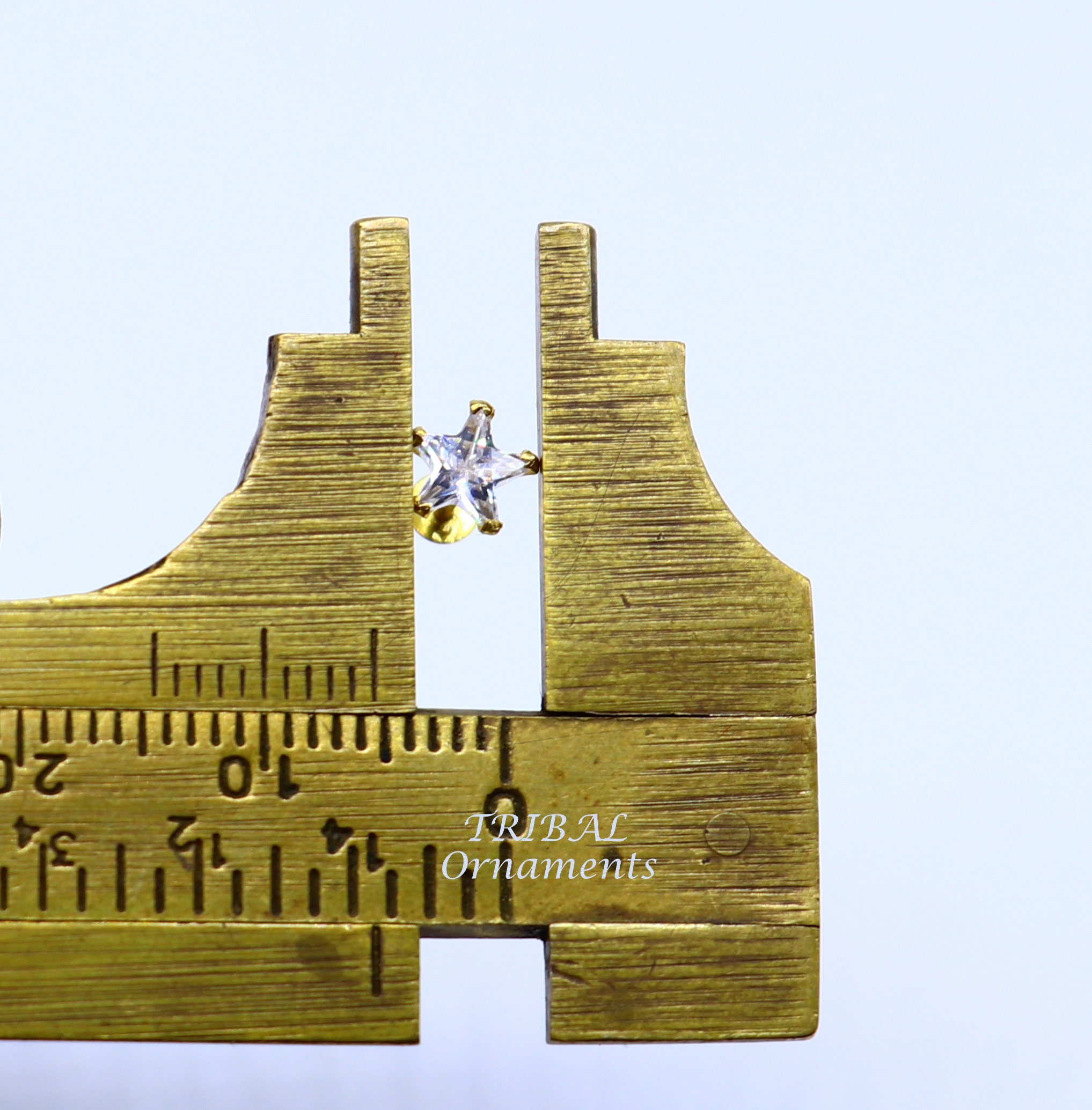 5mm 18kt Yellow Gold Handmade Single Cubic Zircon Stone Back 5mm 18kt Yellow Gold Handmade Single Cubic Zircon Stone Back