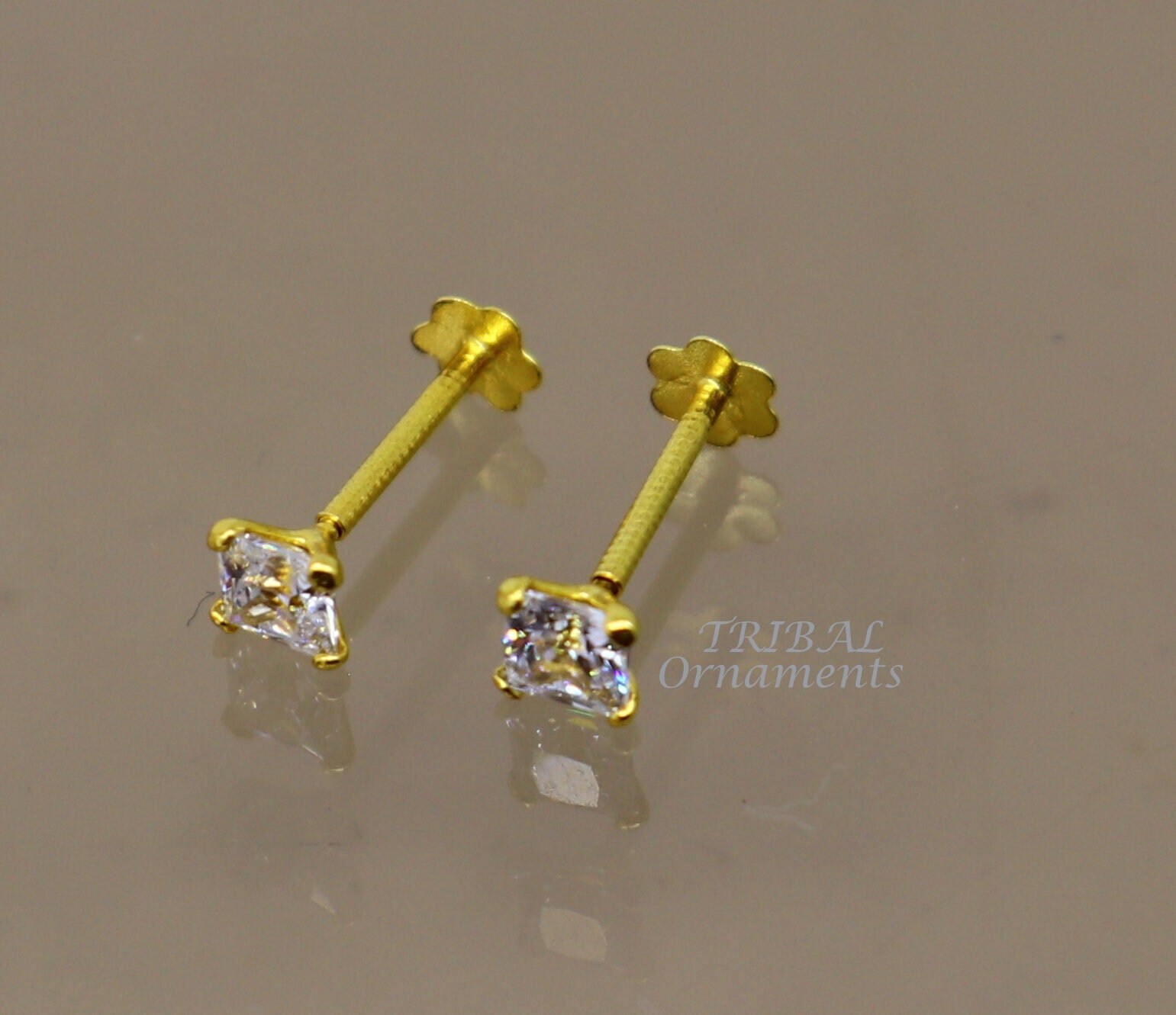 3mm 18kt Yellow Gold Handmade Single White Stone Back Screw