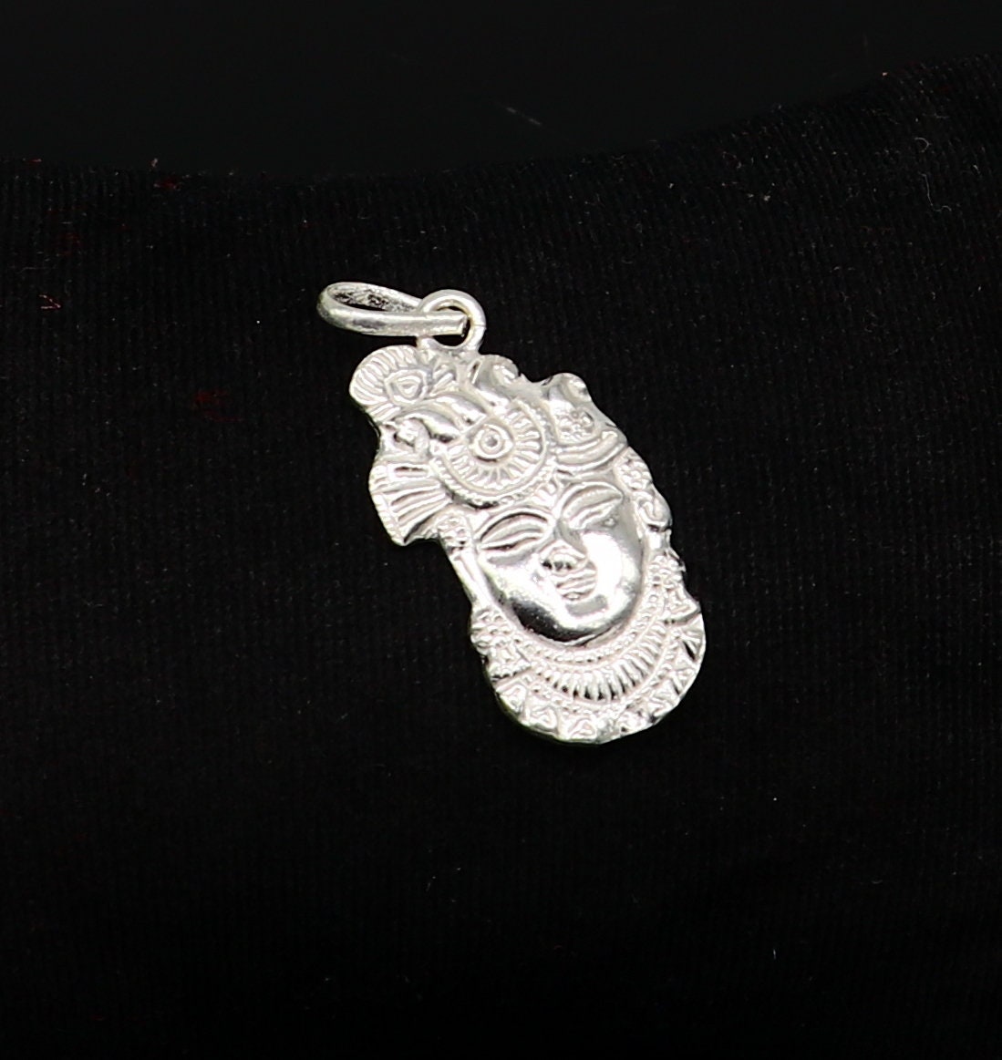 ソリッドスターリングシルバーのハンドメイドヒンドゥー教のクリシュナ