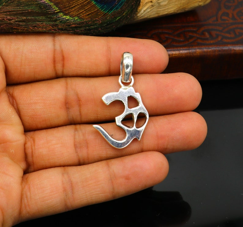 fabulous shiny customized pendant 925 fine pure silver Aum pendant best gifting vintage ethnic style pendant necklace ssp415