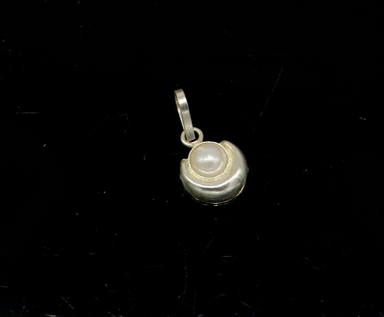 925 Sterling Silver Excellent Moon Pendant With Moon Stone