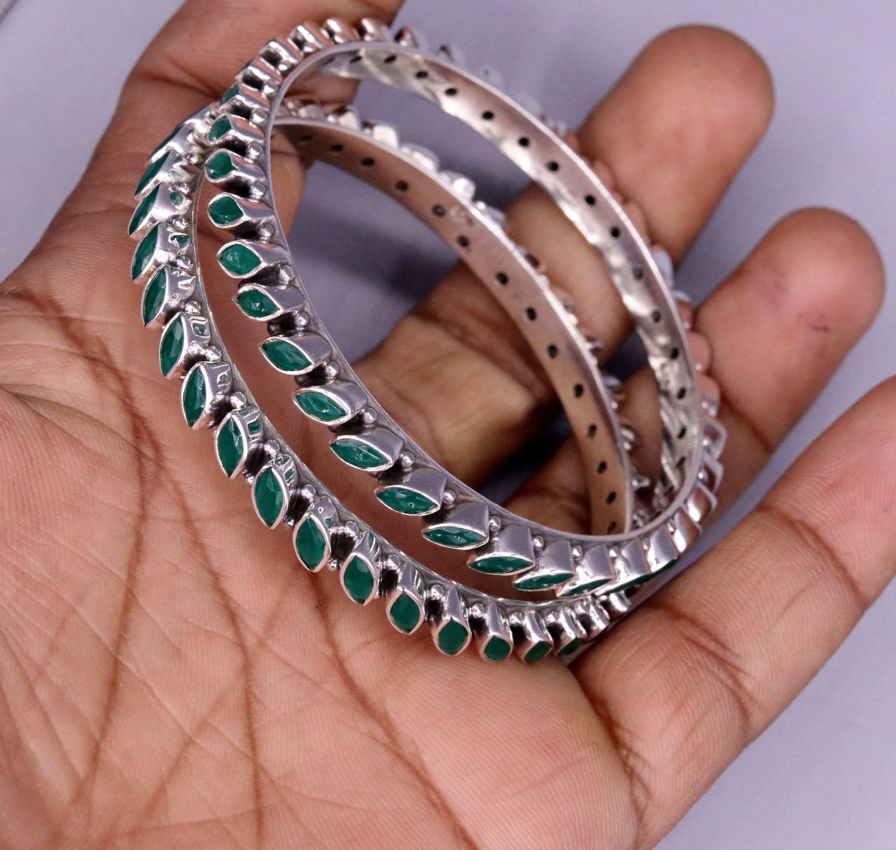 925 Sterling Silver Bangle Bracelet Gorgeous Design Green Emerald