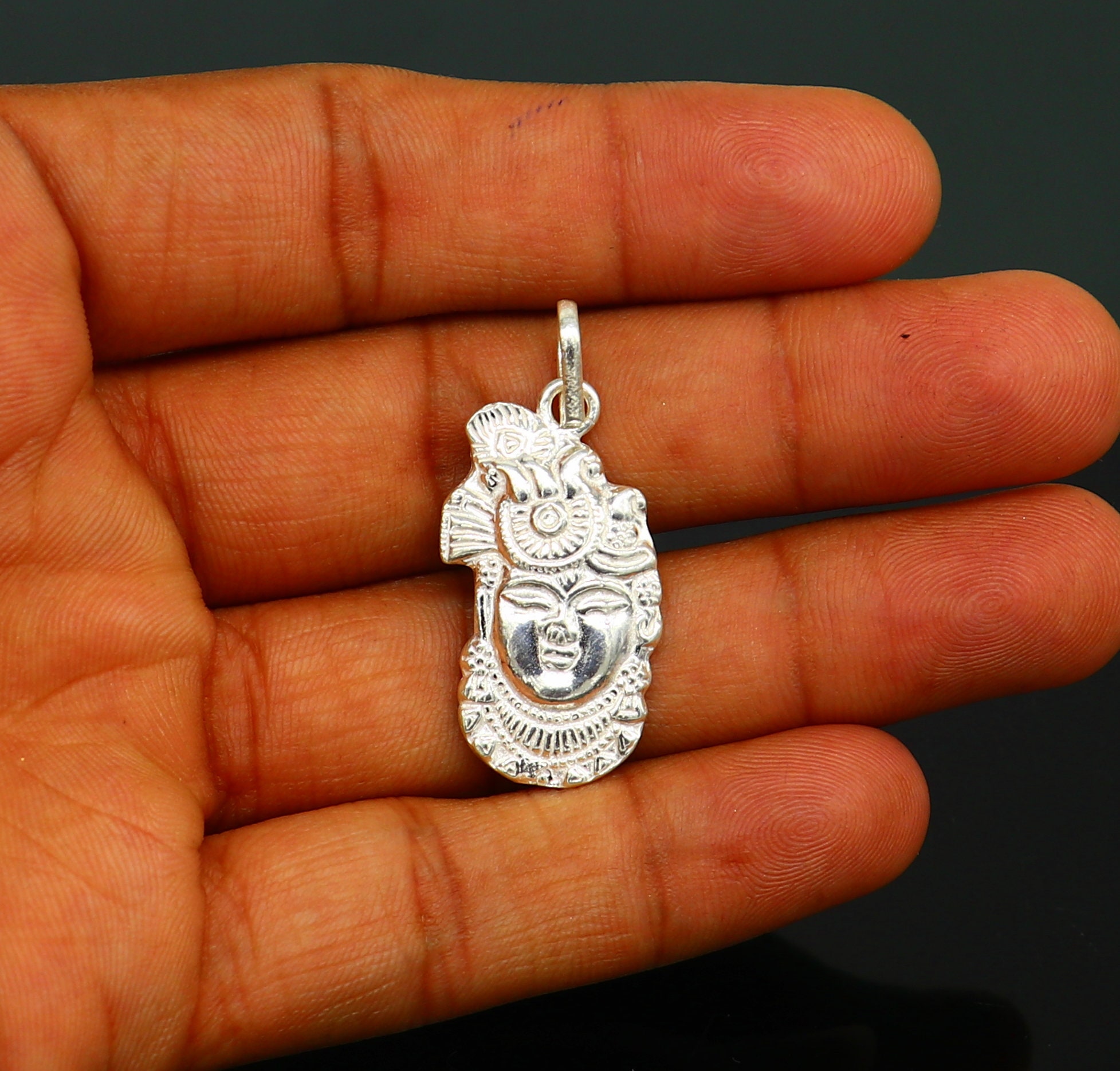 ソリッドスターリングシルバーのハンドメイドヒンドゥー教のクリシュナ